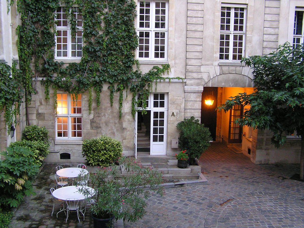 Paris MIJE courtyard